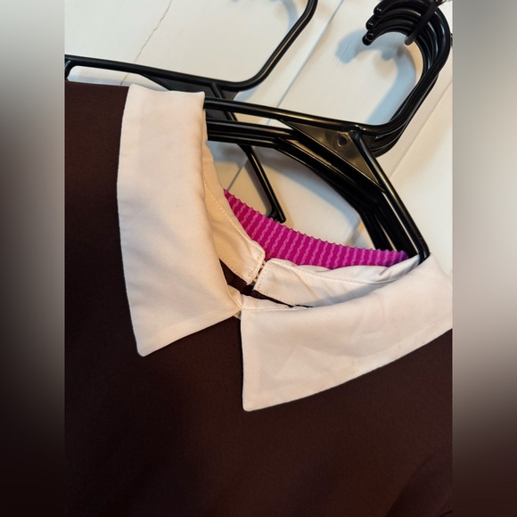 Brown Blouse with White Collar and Pleated Sleeves - Picture 3 of 4